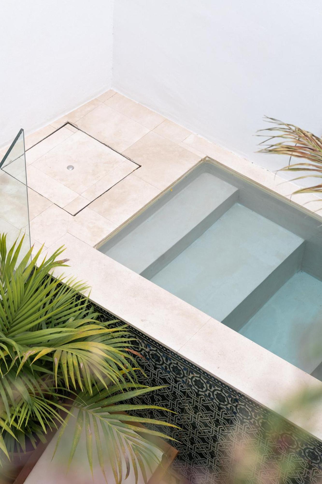 Apartment with patio and pool,1681860597:JPEG