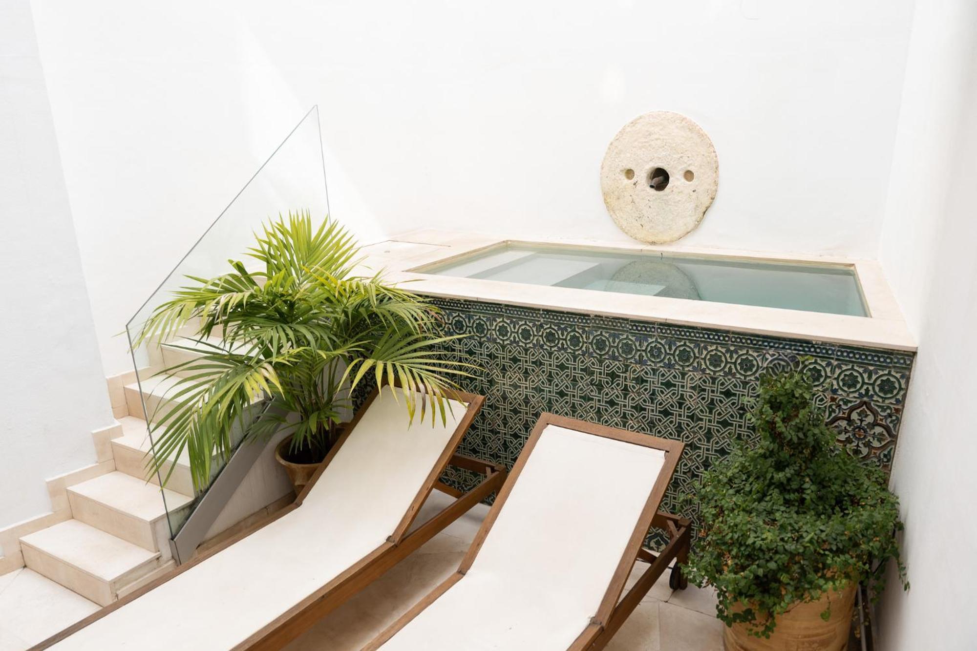 Apartment patio pool